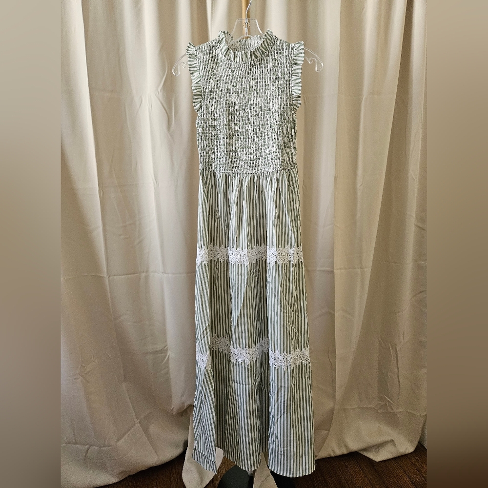 Rosa Clothing Green & White Smocked Maxi Dress 🌿 - Picture 2 of 4